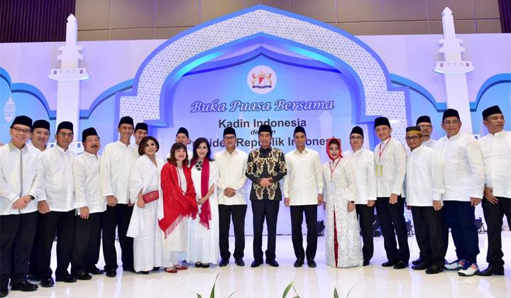 Bahlil: Kabinet Jokowi Banyak Diisi Pengusaha, Pemerintah Tak Bisa Dikibulin Swasta Jokowi saat buka puasa bersama KADIN. Foto : Ist