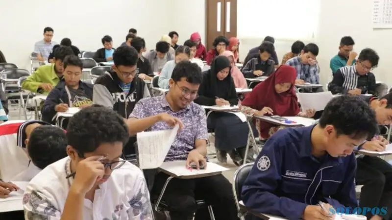 Biaya Kuliah Mahal, Hati-hati Mahasiswa Bisa Terjerat Utang Foto : Ist