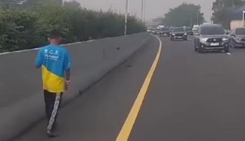Bocah Nyeberang Sembarangan Picu Kecelakaan Beruntun di Tol Jagorawi Foto : Ist