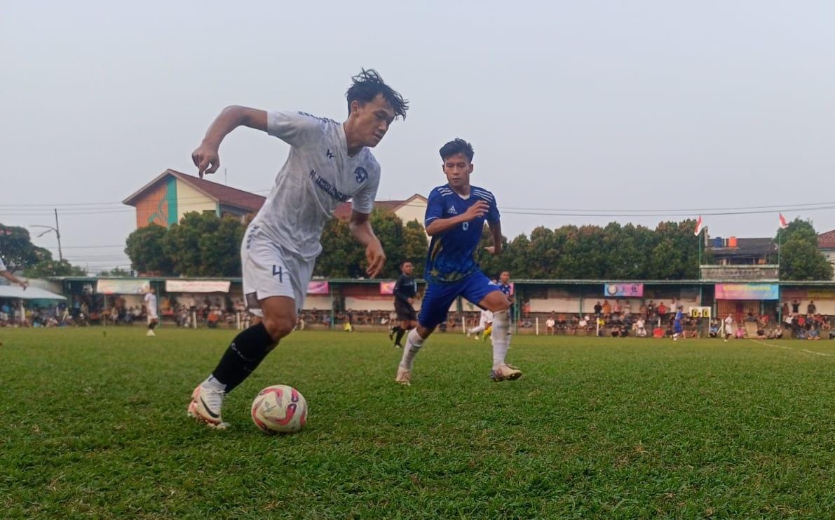 Emang Boleh! Dua Gol Spektakuler Unico Lahir dari Free Kick, Samudra Nyerah 3-0 Gelandang Unico FC, Putra (putih) mencetak gol spektakuler.(ist)