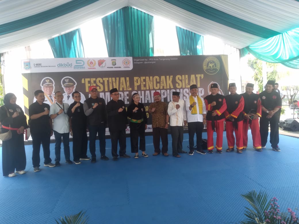 Festival Pencak Silat C-more Championship, Ratusan Peserta Berebut Piala Wali Kota Kejuaraan dan Festival Pencak Silat Antarsekolah dan Perguruan se-Kota Tangerang Selatan, di Plaza Pusat Pemerintahan Kota Tangerang Selatan, Jumat (24/5/2024). (tangselpos.id/ay)