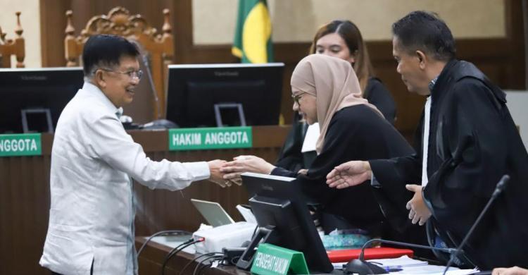 JK Dapat Tepuk Tangan Di Pengadilan, Bela Kasus Mantan Dirut Pertamina Karen Agustiawan Foto : Ist