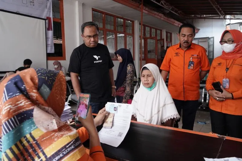 Kantor Pos Tangsel Salurkan Dana Bansos Sembako Dan PKH Mencapai 93 Persen Foto : Ist