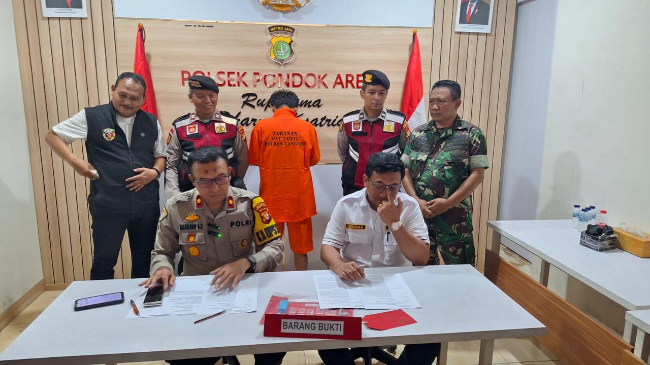Mayat Di Dalam Toren DPO Kasus Narkoba Kapolsek Pondok Aren Kompol Bambang Askar Sodiq ungkap kasus mayat dalam toren di Pondok Aren yang disebut sebagai bandar narkoba.(dra)