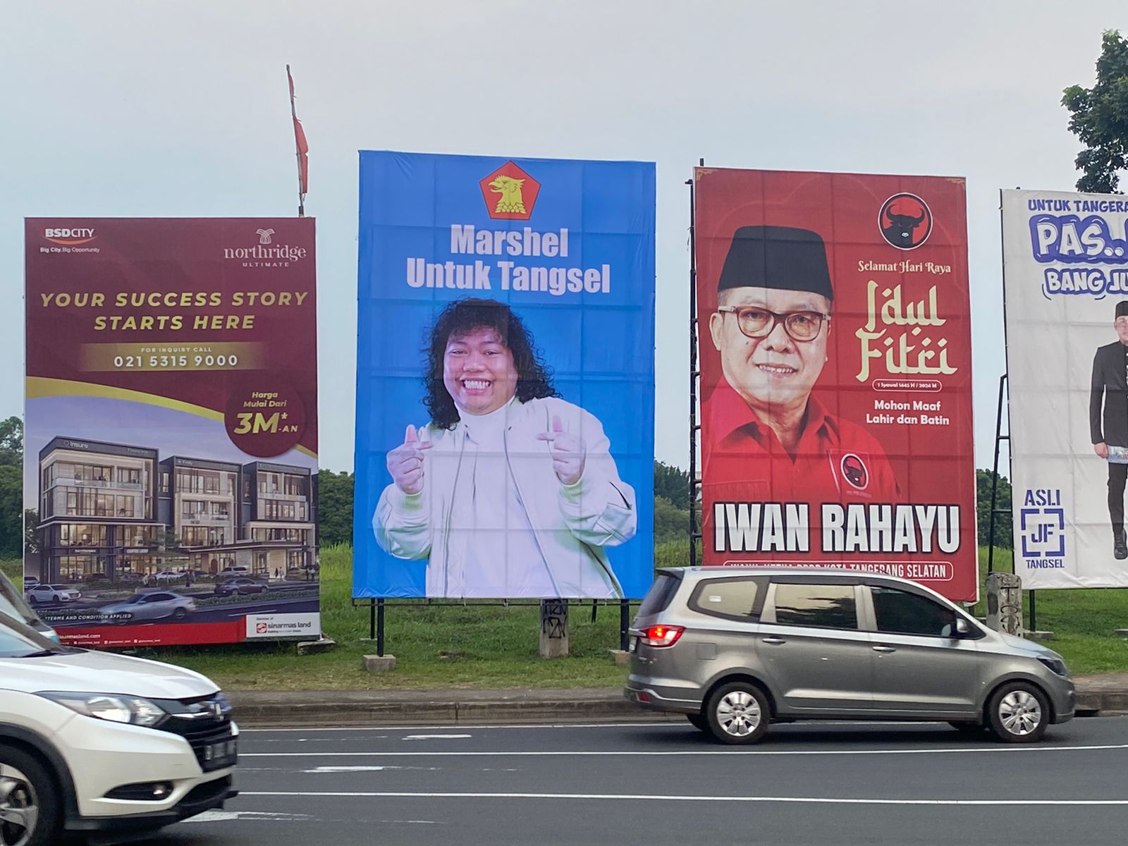 Muncul Baliho 'Marshel Untuk Tangsel', Gerindra Sebut Kandidat Wali Kota Baliho bergambar Marshel Widianto di jalan Letnan Sutopo, Serpong.(dra)