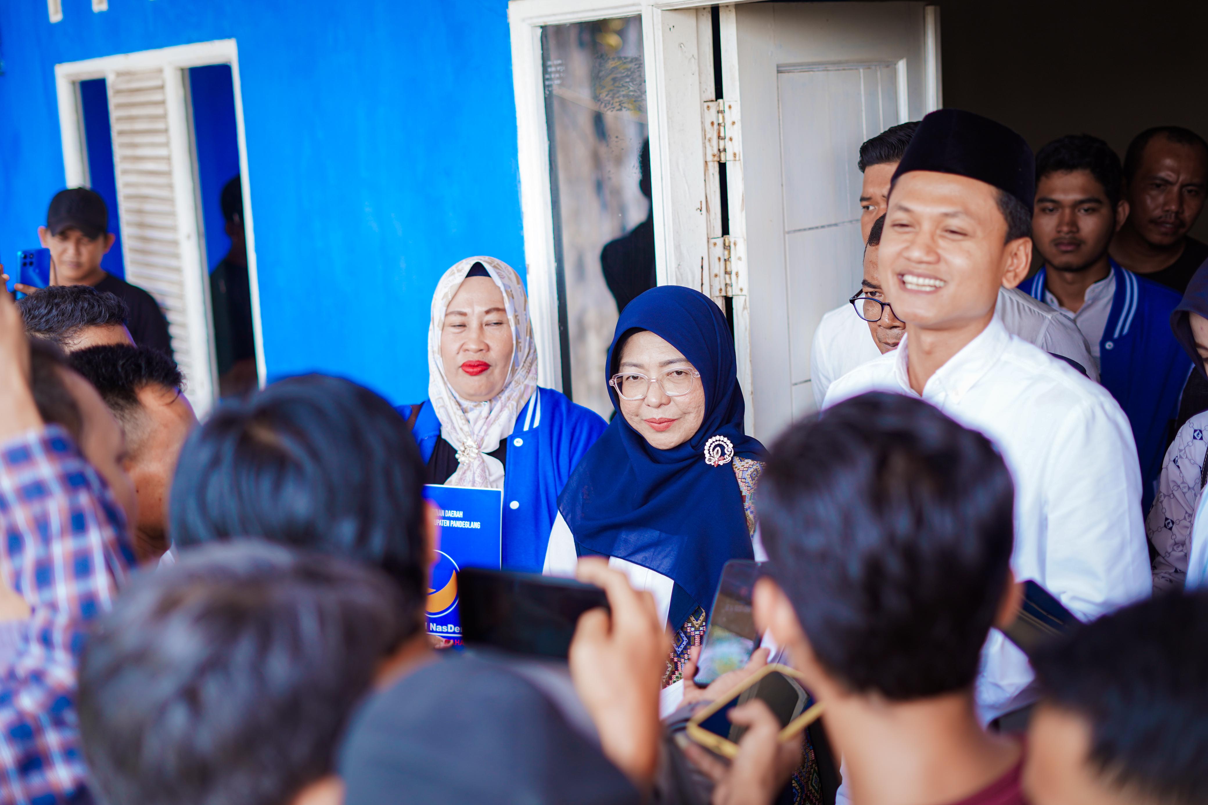 NasDem Pandeglang Puji Pasangan Iing-Dewi Iing-Dewi saat menyampaikan keterangan pers di Kantor DPD NasDem Pandeglang, Senin (7/5/2024).(ISTIMEWA)