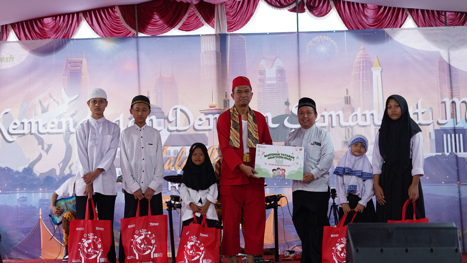 Pererat Silaturahmi, Alfamidi Gelar Halalbihalal dan Santunan Anak Yatim Foto : Ist