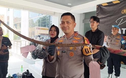 Petugas SPBU di Bogor Diserang, Ini Senjata Celurit Panjang yang Digunakan Foto : Ist