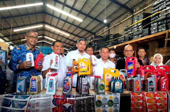 Tempat Pembuatan Oli Palsu di Cikupa dan Panongan Digerebek Ditreskrimsus Polda Banten Foto : Ist