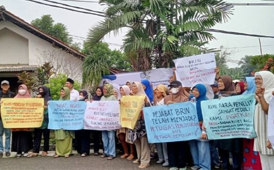Tolak Pengosongan Rumah, Pensiunan Ilmuwan Puspiptek Usir Alat Berat BRIN! Foto : Ist