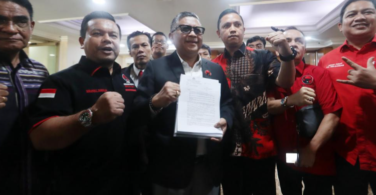 Banteng Nggak Terganggu, Hasto Dipanggil KPK Dan Polisi Hasto Kristiyanto saat berada di Polda Metro Jaya. Foto : Ist
