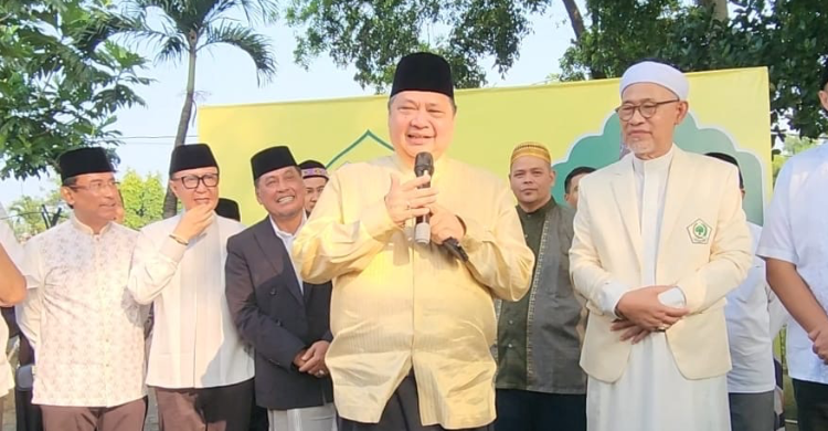 Kang Emil Maju Di Jakarta Atau Jabar? Begini Kata Ketum Golkar Airlangga Ketum Golkar Airlangga Hartanto saat konferensi pers di kantor Golkar. Foto : Ist