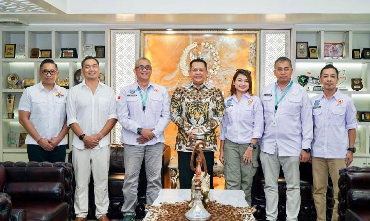 Ketua MPR RI Dukung Program KONI Tangsel Ketua MPR Bambang Soesatyo mendukung program kerja KONI Tangerang Selatan (Tangsel) di bawah kepemimpinan Letkol (Purn) M. Hamka Handaru.(dra)