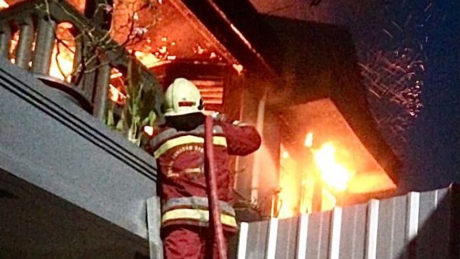 Kebakaran rumah di Komplek Kejagung atau Kejaksaan Agung Jalan Cipunegara Raya, Kelurahan Cipayung, Kecamatan Ciputat Kebakaran rumah itu menghanguskan rumah dua lantai sekira pukul 17.30 WIB Jumat, 31 Mei 2024.(dra)