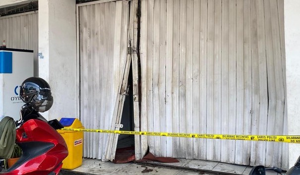 Maling di Depok Apes! Terjebak di Minimarket Terbakar dan Ditangkap Foto : Ist