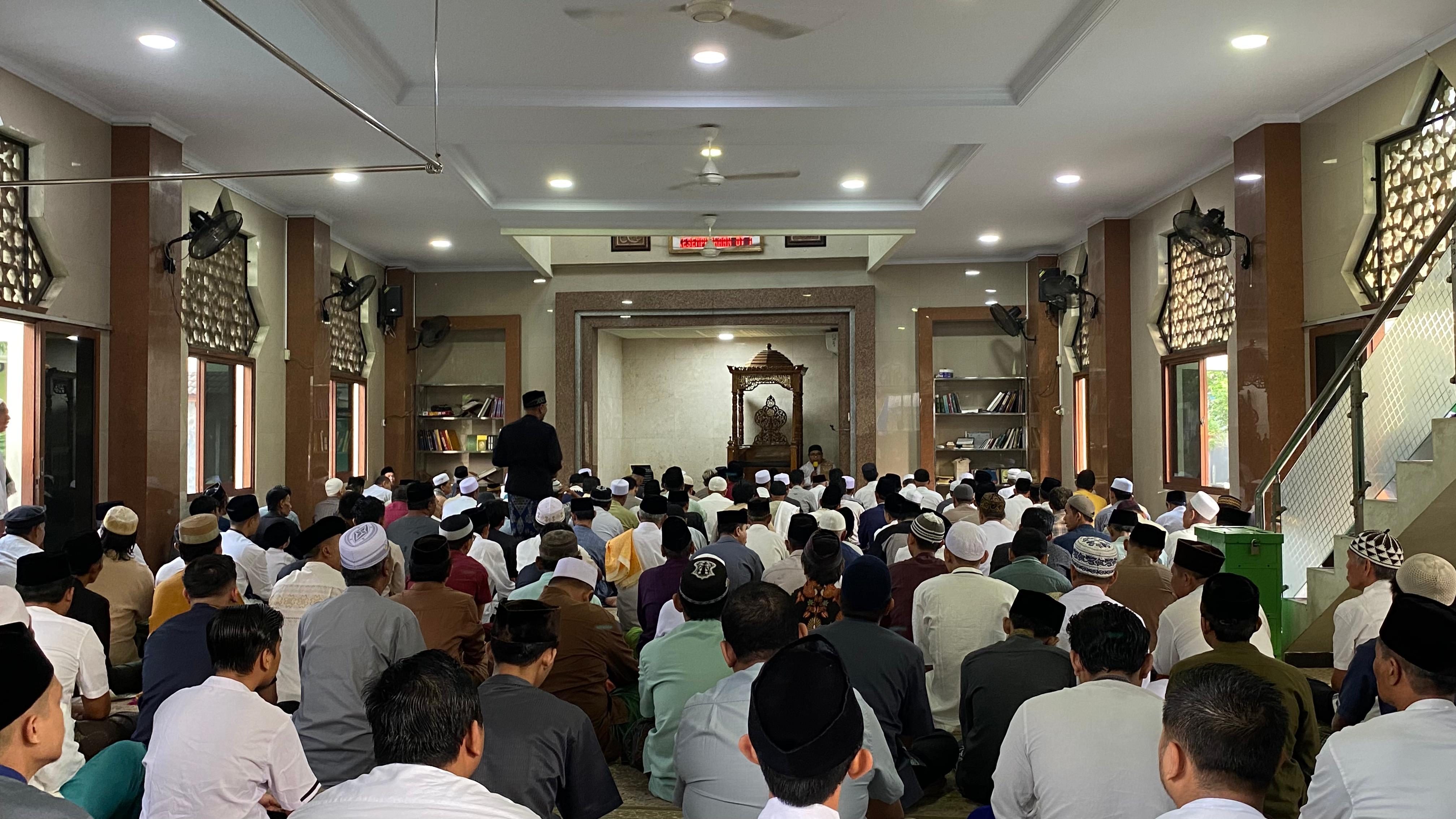 Melaksanakan Salat Iduladha dan Penyembelihan, Jemaah Masjid An-Nur Meningkat Hingga Luar Masjid Foto ; Mg.Fikri