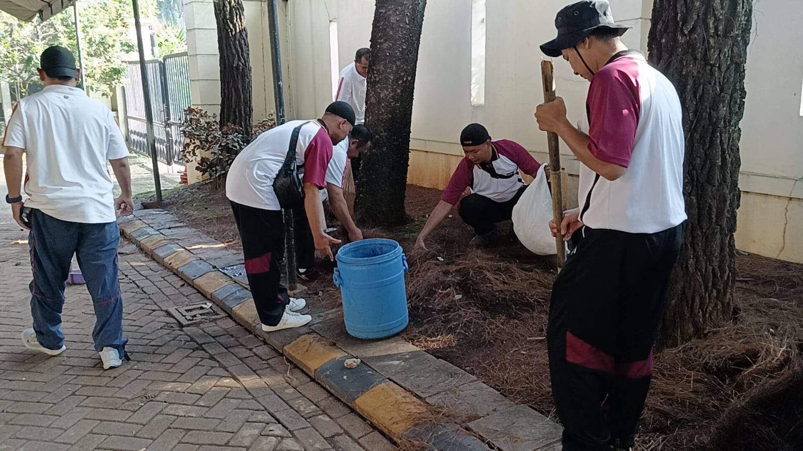 Menyambut HUT Bhayangkara, Polsek Panongan Lakukan Bakti Religi di Tempat Ibadah Foto : Mg.Fikri
