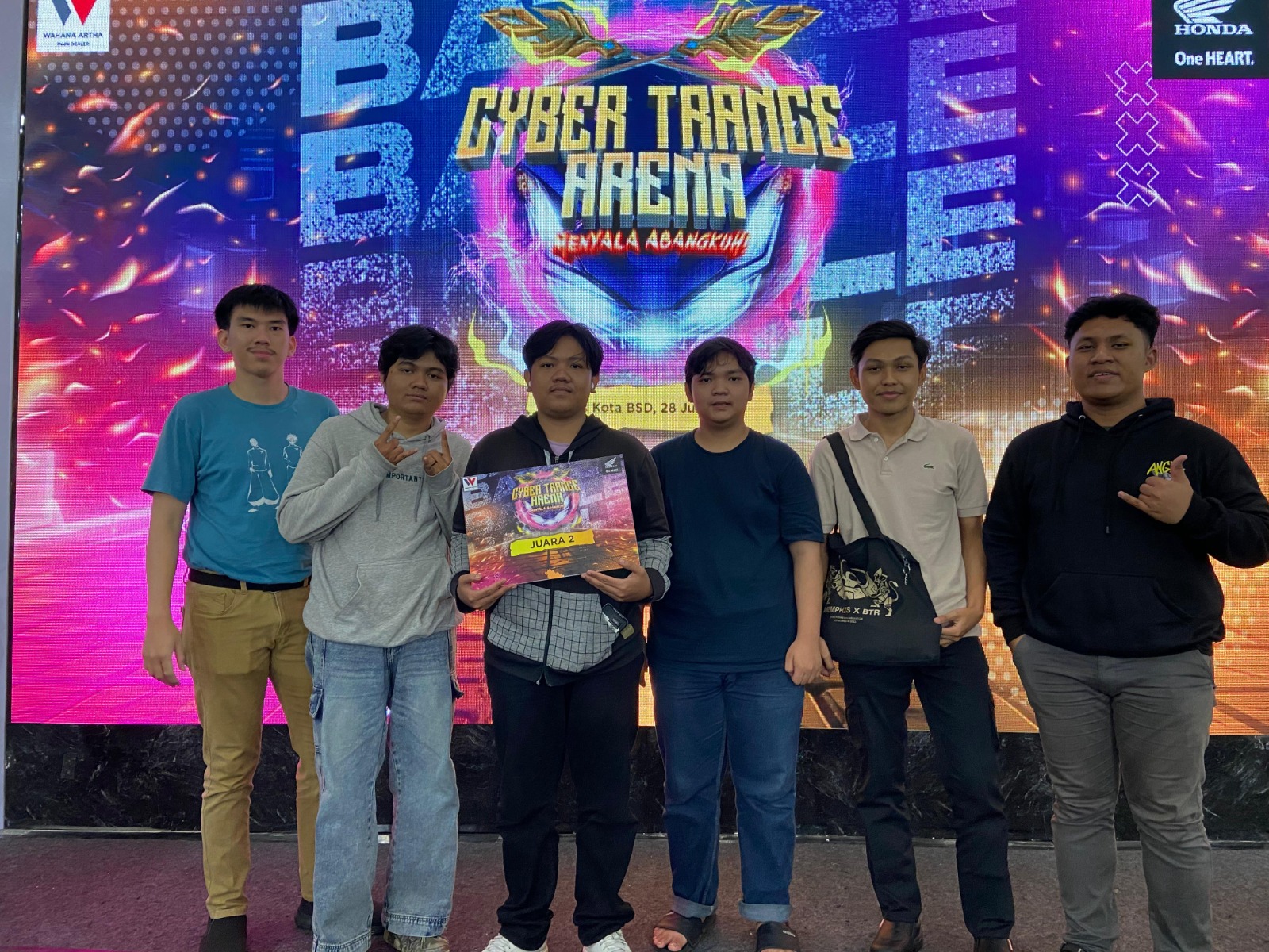 Para gamers dan Honda PCX 160 sama-sama suka inovasi.(ist).