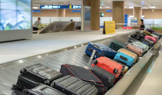 Pesawat Delay, 5 Porter Maskapai Bobol Koper Penumpang di Bandara Soetta Foto : Ist