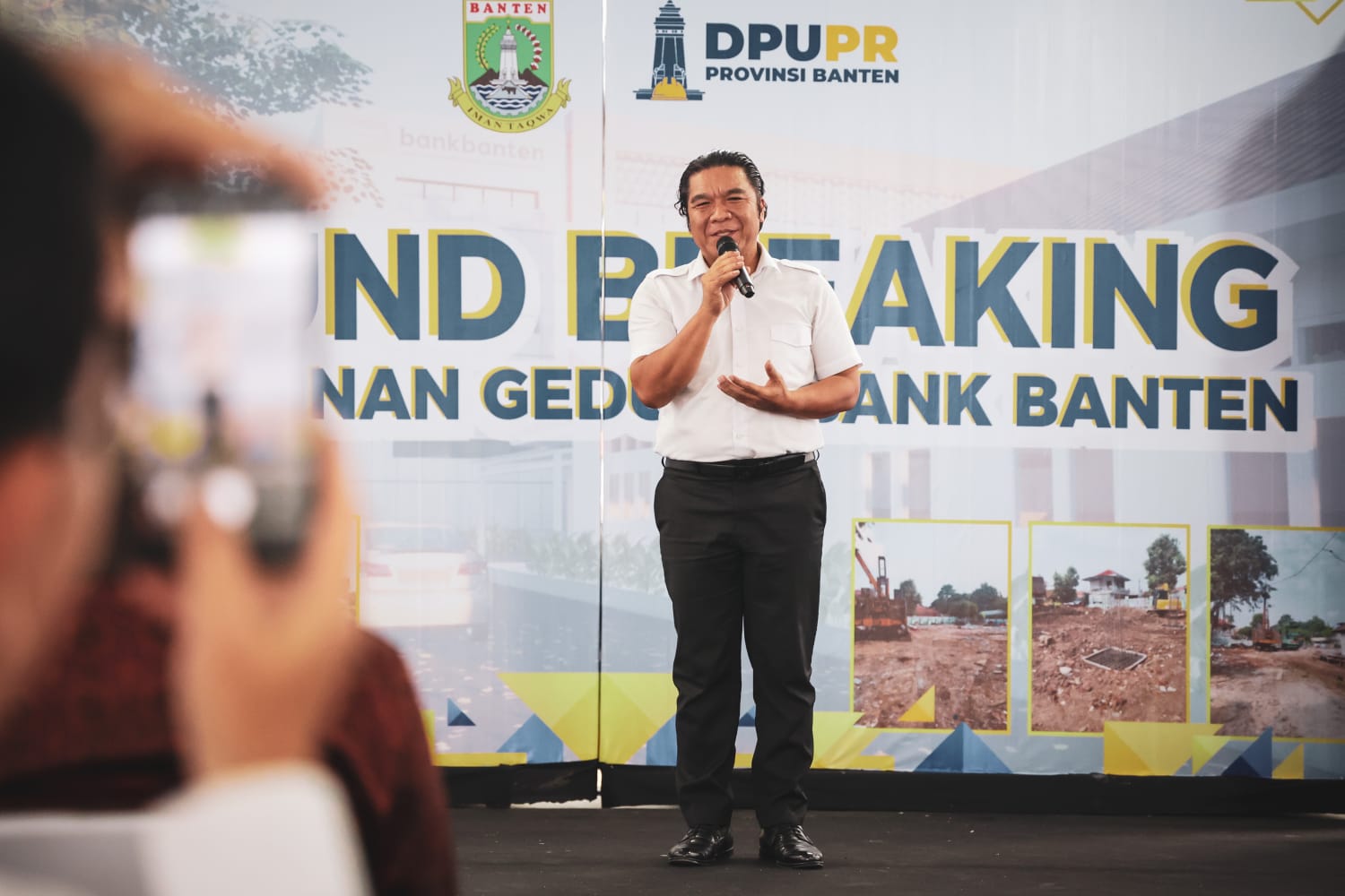 Pj Gubernur Al Muktabar Lakukan Ground Breaking Pembangunan Gedung Bank Banten Foto : Humas Pemprov