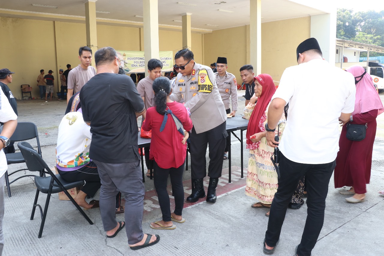 Polresta Tangerang Siapkan Ratusan Kantong Daging Untuk Masyarakat Sekitar Foto : Ist