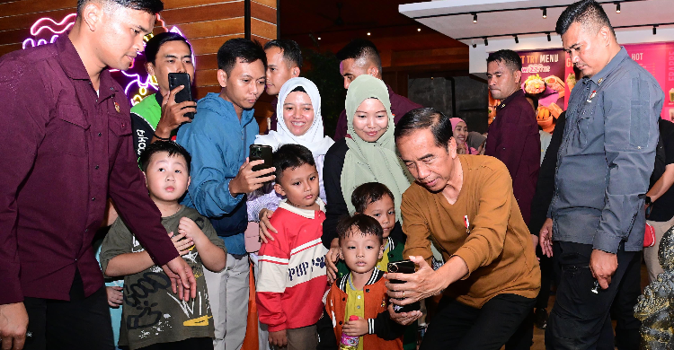 Presiden Jokowi Nikmati Kuliner Mie Pedas Di Semarang Foto : Ist