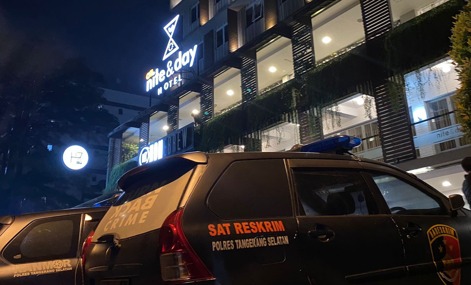Puslabfor Ikut Tangani Kebakaran Hotel Di Alam Sutera Polisi terus telusuri penyebab kebakaran di salah satu hotel kawasan Serpong Utara.(dra)