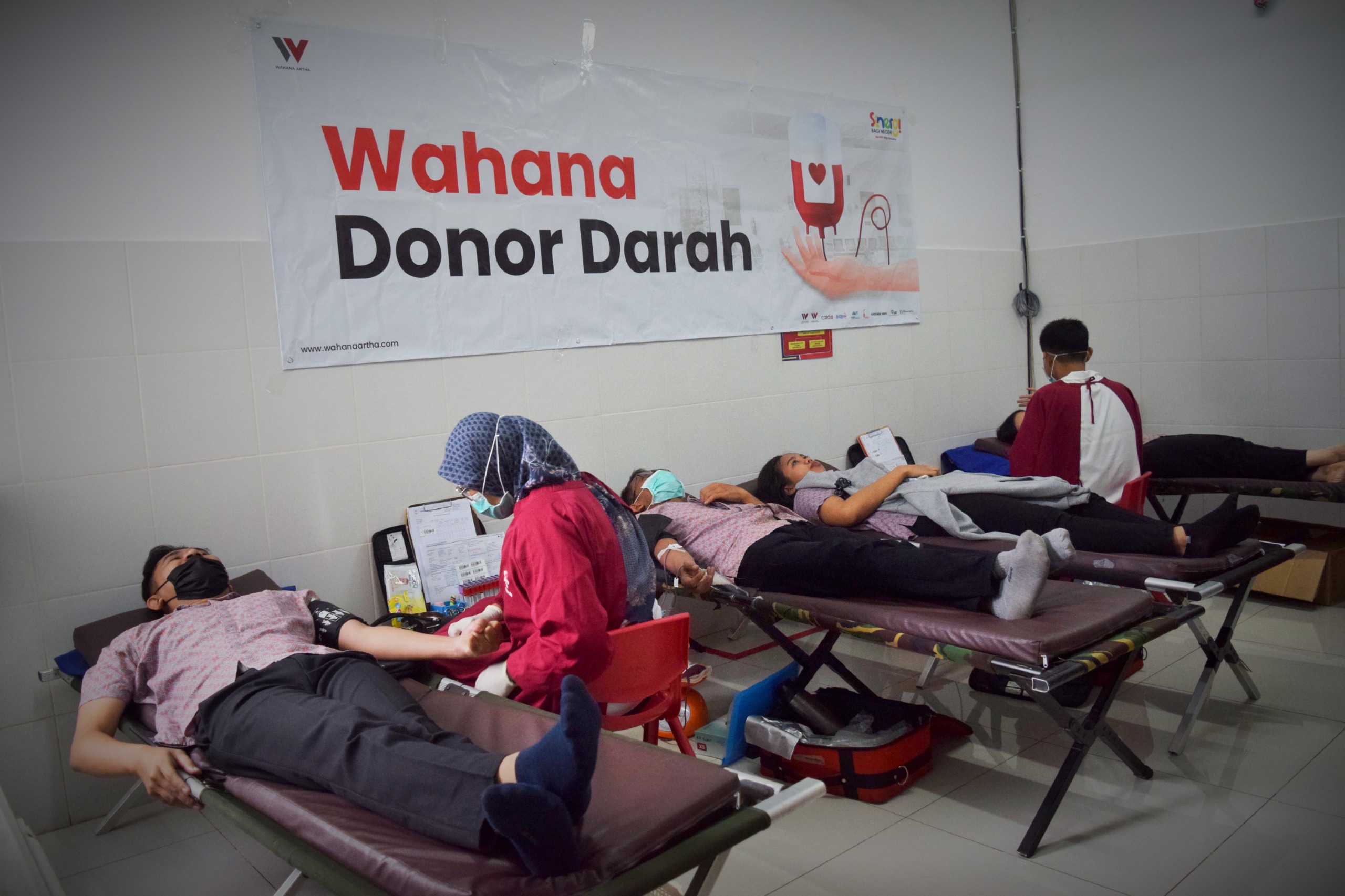 Sambut HUT ke-52 WAG, Ratusan Orang Donor Darah Wahana Artha Group melangsungkan donor darah.(ist).