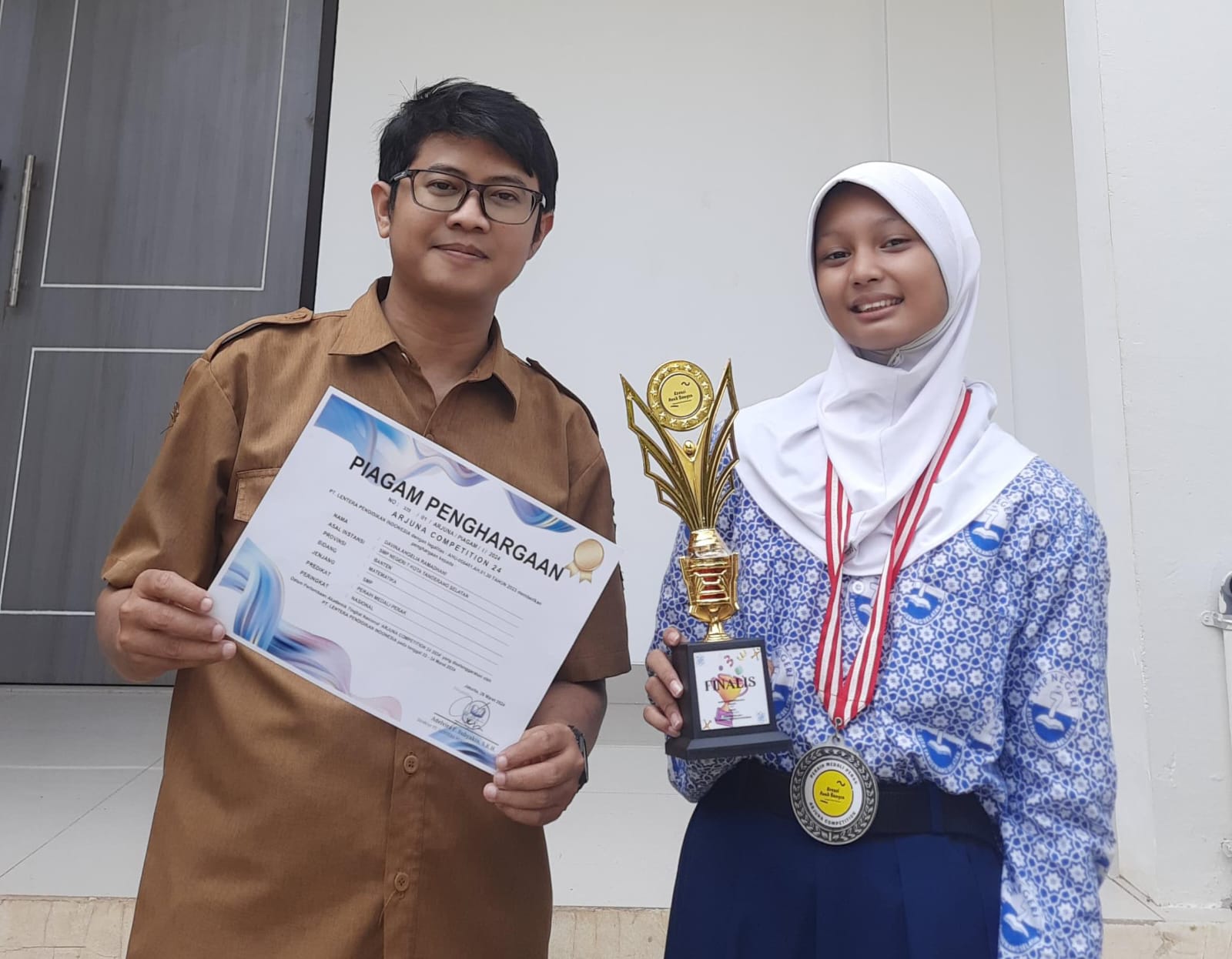 SMPN 7 Sukses Harumkan Kota Tangsel, Muridnya Rebut Medali Emas POSN! Foto : Ist