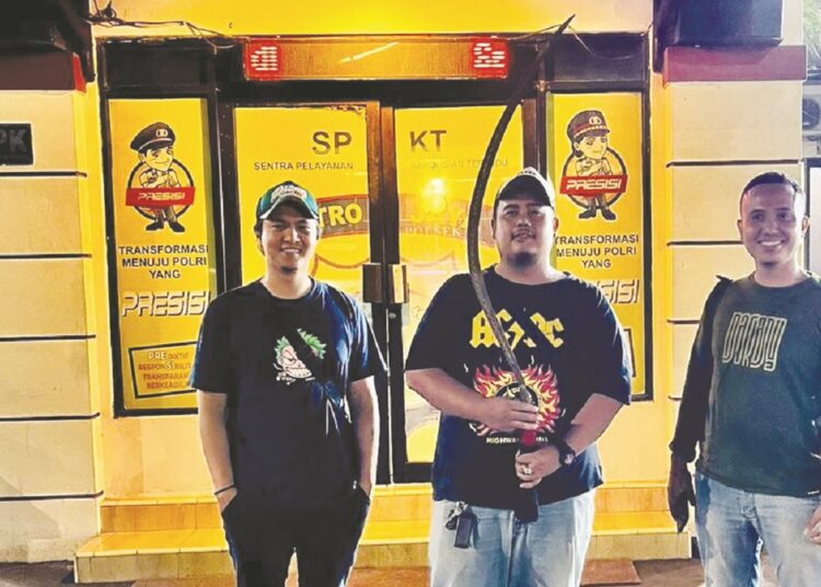 Terlibat Tawuran, Dua Remaja Di Pondok Aren Ditangkap Barang bukti yang berhasil diamankan. Foto : Ist