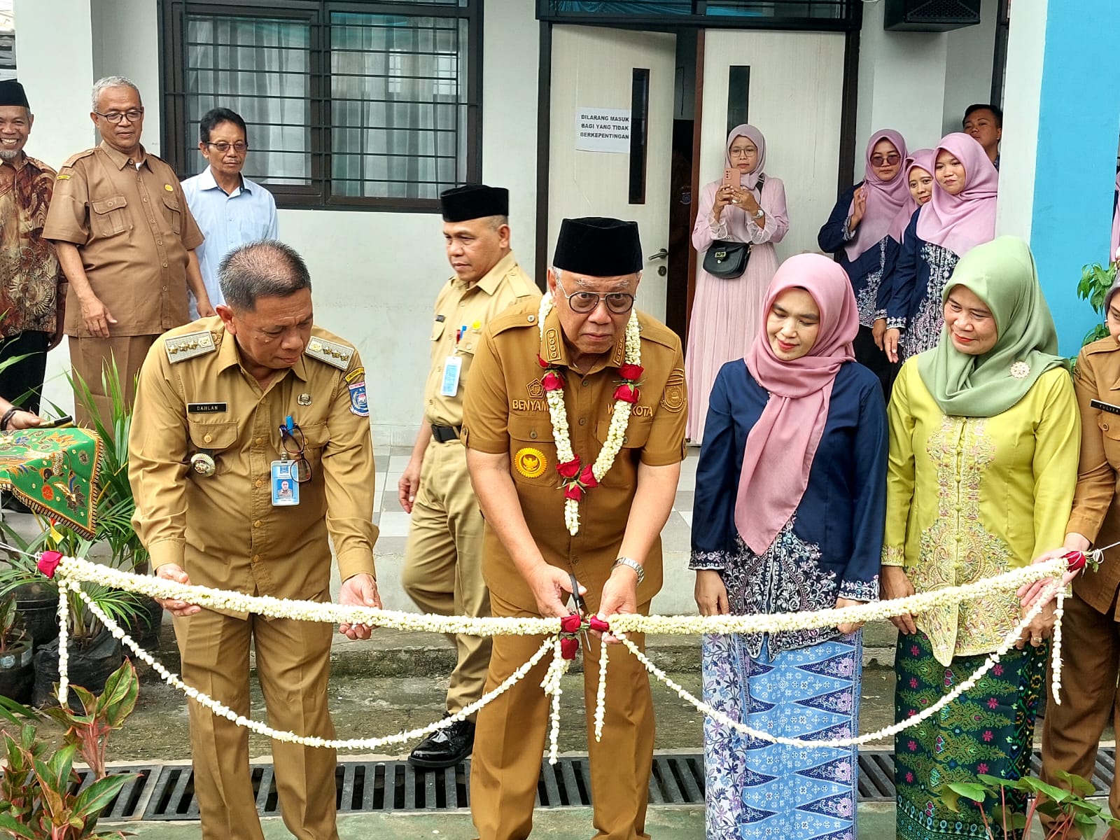 2 Gedung SD di Serpong Utara Diresmikan, Siswa-siswi Riang Sambut Kehadiran Benyamin Foto : Ist