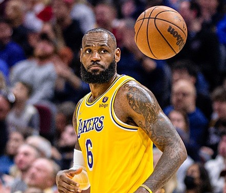 2 Tahun Berkarier Di LA Lakers, LeBron James Punya Duit Rp 8,1 Triliun Foto : Ist