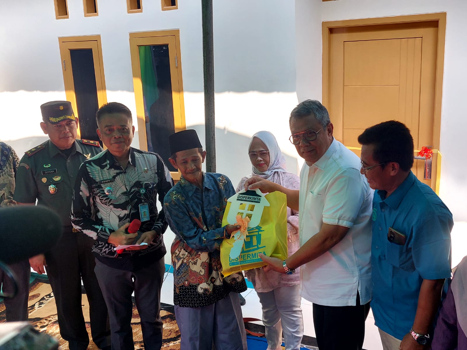 40 Tahun Merasakan Kebocoran, Bu Niah Nangis Kini Rumahnya Dibedah Hingga Tampak Bagus Foto : Ist