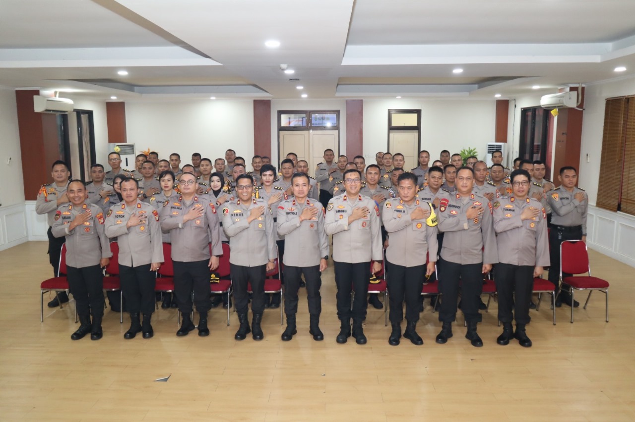 48 Serdik SIP Angkatan 53 Latihan Kerja Di Polres Tangsel Sebanyak 48 peserta didik (serdik) sekolah inspektur polisi (SIP) angkatan ke 53 gelombang 1 akan melaksanakan kegiatan latihan kerja (latja) dan latihan teknis (latnis) di Polsek Polsek jajaran Polres Tangerang Selatan (Tangsel).(dra)