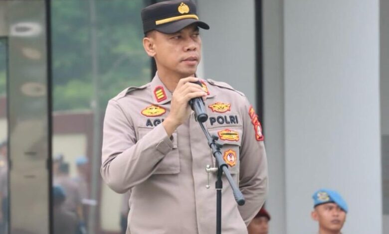 Bawa Golok & Celurit, 7 Remaja Diamankan Polisi Kasi Humas Polres Tangsel Aghil, saat menjelaskan dugaan tawuran di Cisauk.(dra)
