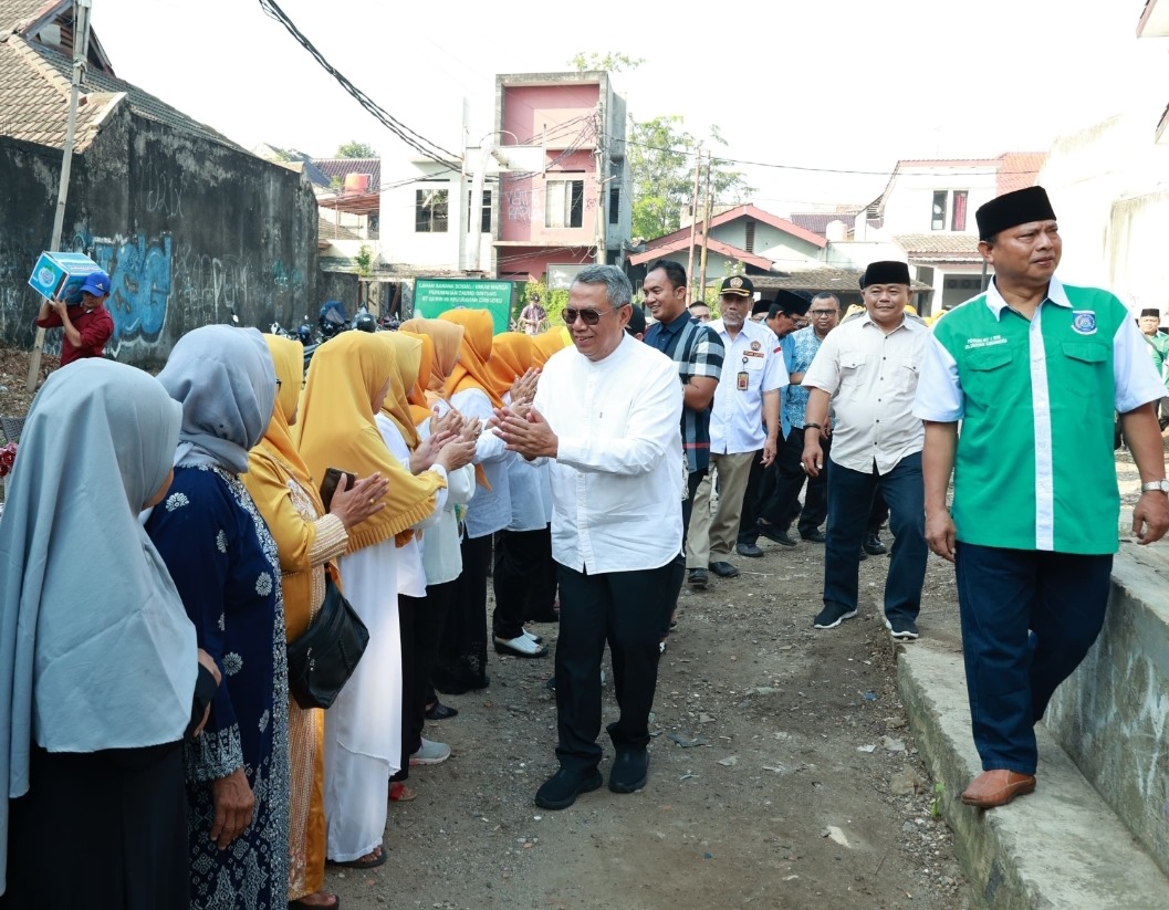 Benyamin Resmikan Balai Warga RW 05 Cireundeu Ist.