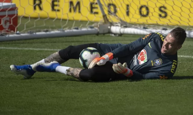 Dibandrol Rp882 Miliar, Kiper Brasil Enderson Akhirnya Berlabuh Ke Al-Ittihad Foto : Ist