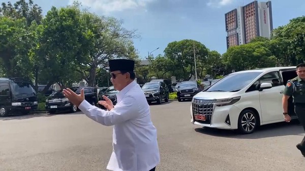Dihadapan Wartawan Prabowo Pamer Gaya Silat Dan Lari Kecil Di Istana Pasca Operasi Kaki Foto : Ist