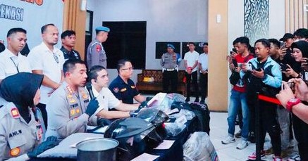 Istri dan Anak Kompak Bunuh Bos Aksesori di Bekasi, Begini Dalihnya Foto : Ist