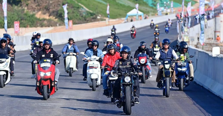Jokowi Ajak Selebriti Motoran, Ngantor di IKN Selama 3 Hari Foto : Ist