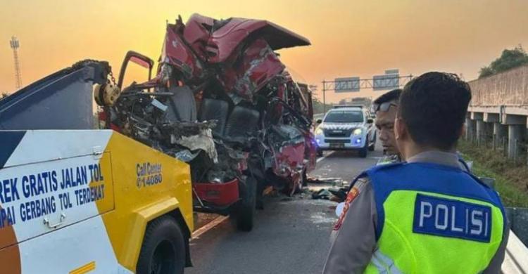 Kecelakaan Di Tol Solo-Ngawi Arah Surabaya-Jakarta, 6 Meninggal 14 Luka Ringan Foto : Ist