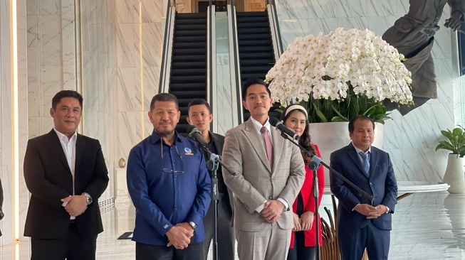 Kenakan Jas Kaesang Sambangin Surya Paloh, Bahas Apa? Foto : Ist