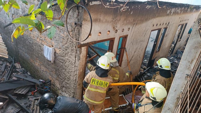 Kompor Gas Meledak! Belasan Kontrakan di Jaksel Terbakar Foto : Ist