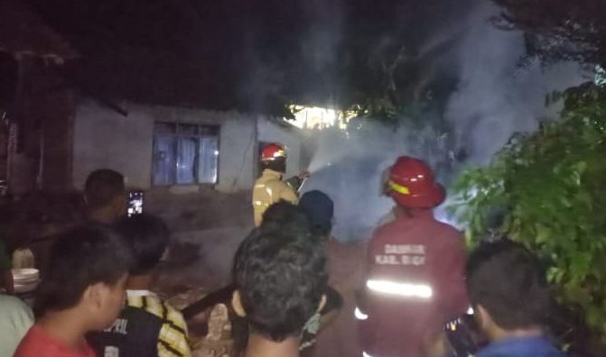 ODGJ di Bogor Nekat Bakar Rumah Tetangganya, Alasannya Bikin Geleng-geleng Kepala Foto : Ist