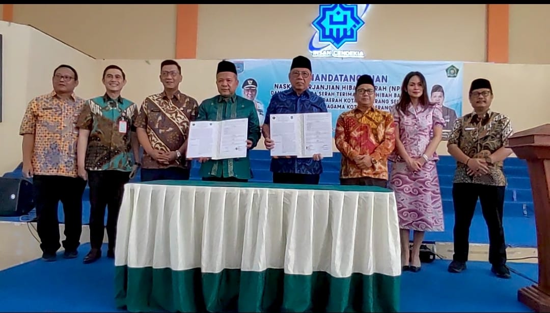 Pemkot Hibahkan Tanah untuk 3 KUA dan Madrasah di Serpong Penandatanganan Naskah Perjanjian Hibah Daerah (PNPHD) dan Berita Acara Serah Terima (BAST) Barang Milik Daerah kepada Kementerian Agama Kota Tangsel. (tangselpos.id/irm)