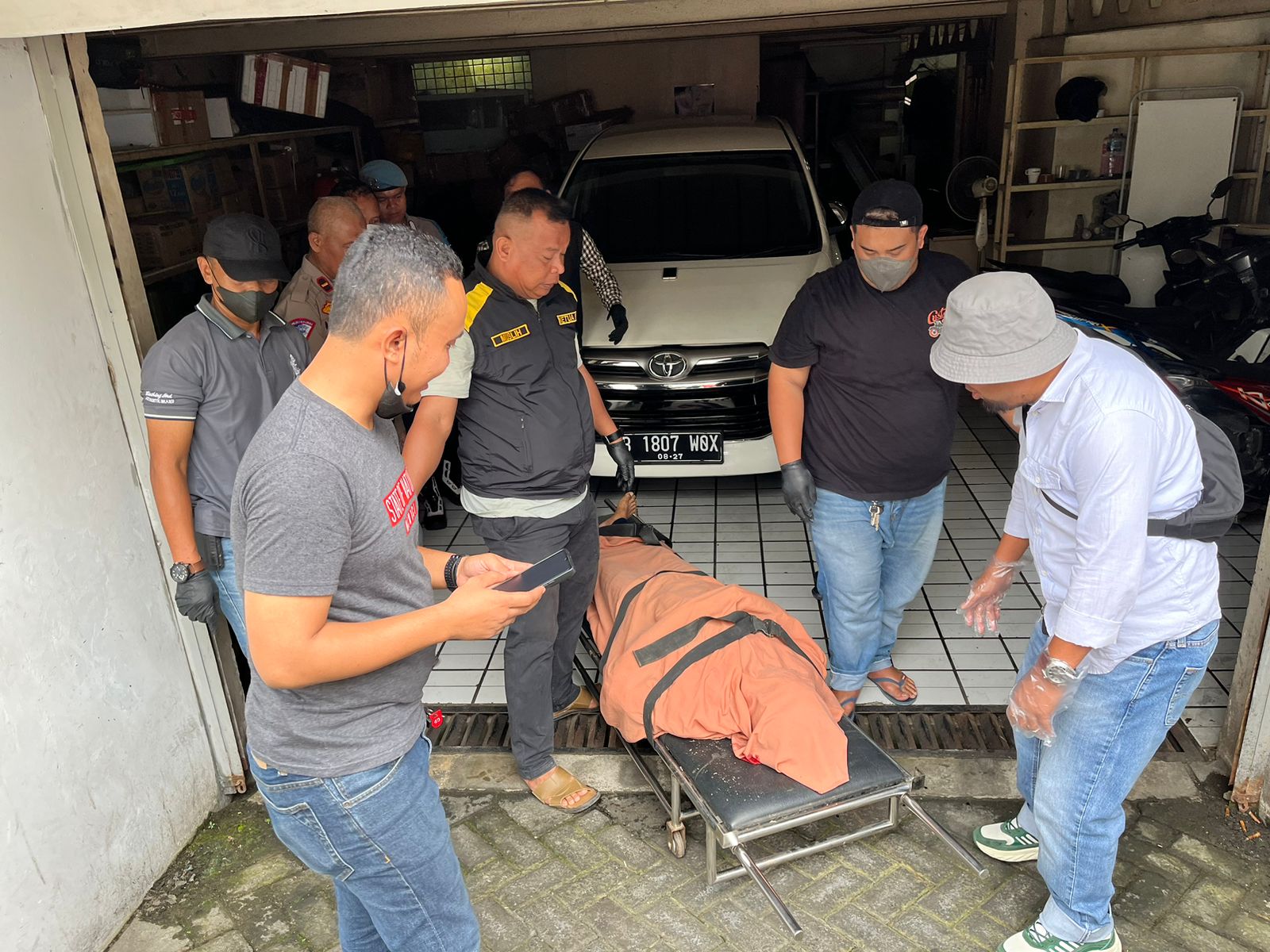 Sempat Terlihat Jaga Malam, Sekuriti di Pondok Aren Ditemukan Tewas di Area Parkir Foto : Ist