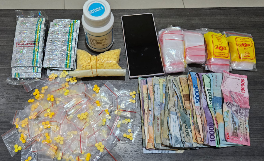 Setelah Ditemukan Obat Terlarang, Toko Kosmetik di Teluknaga Diamankan Polisi Foto : Ist