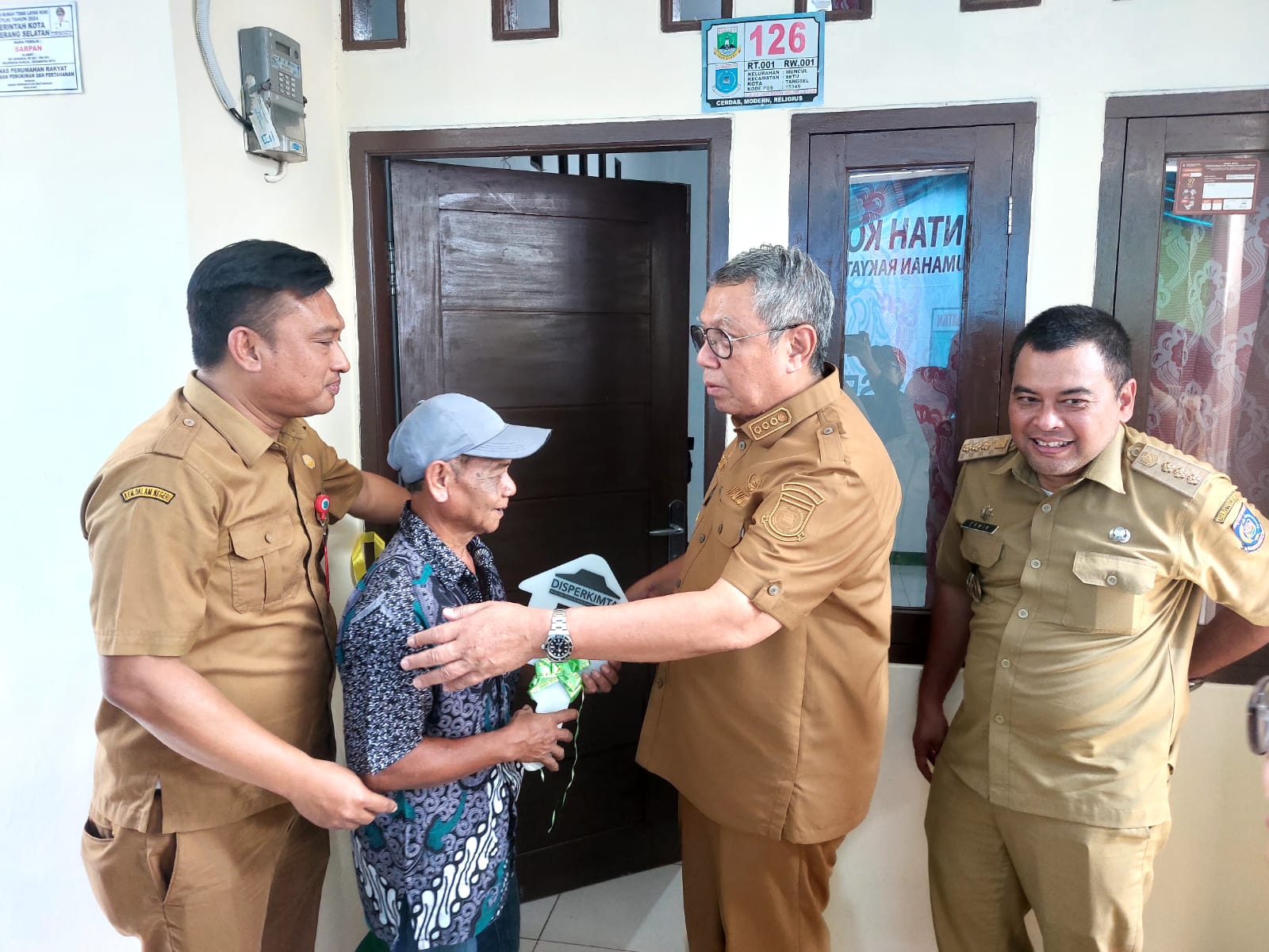 Warga Setu Curhat Sebelum Rumahnya Dibedah : Dulu Benerin Genteng 1, Bocornya 5 Foto : Ist