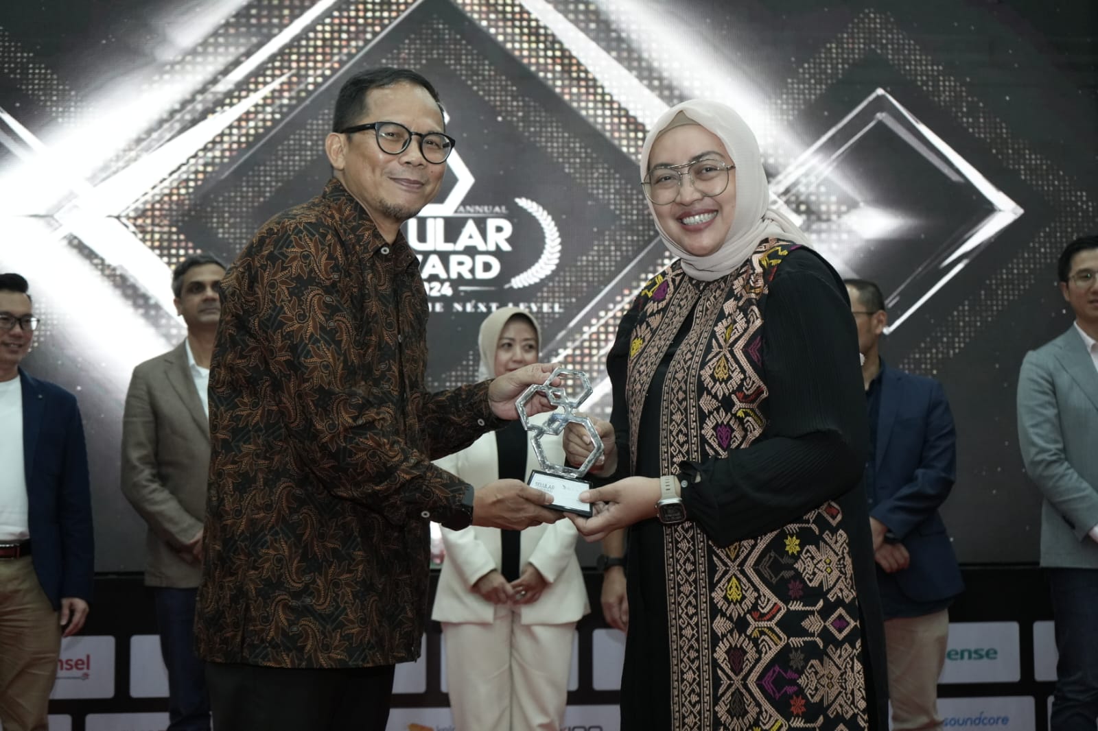 XL Axiata Raih 3 Penghargaan Terbaik XL Axiata raih 3 penghargaan terbaik. (Ist)