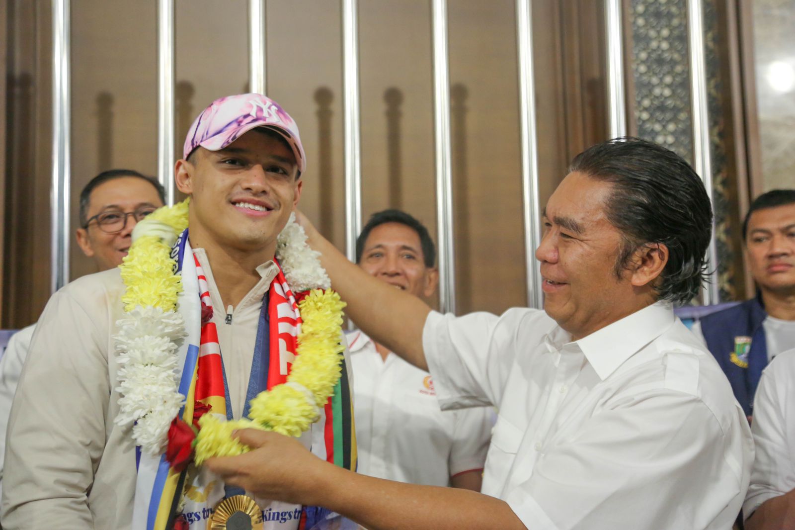 Al Muktabar Sambut Rizky Peraih Emas Olimpiade 2024 Asal Serang Banten Di Bandara Soekarno-Hatta Foto : Ist